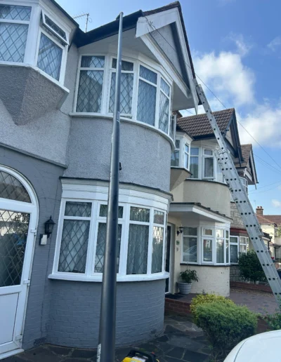 ladder-leading-to-roof-repair-in-london